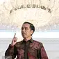 Presiden Jokowi berbincang selama Wawancara khusus di Istana Merdeka, Jakarta, Jumat (16/10/2015). Wawancara berhubungan dengan Pemerintahan Jokowi-JK genap berusia satu tahun pada 20 Oktober 2015 nanti. (Liputan6.com/Immanuel Antonius))
