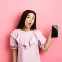 Ilustrasi seorang wanita yang melepaskan diri dari smartphone (Foto dok : Freepik/benzoix).
