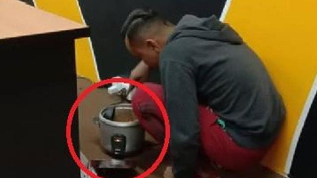 Pria Ini Rela Bawa Ricecooker ke Kantor, Ini Alasannya yang Bikin Haru