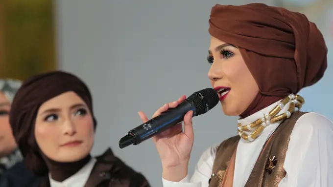 [Bintang] Marini Zumarnis dan Inneke Koesherawati