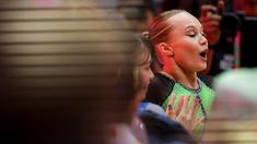 Ekspresi pesenam asal Russia, Angelina Melnikova saat memenangkan kategori All-Around putri Kejuaraan Dunia Gimnastik 2025 di Indonesia Arena, Senayan, Jakarta, Kamis (23/10/2025). (Bola.com/Bagaskara Lazuardi)