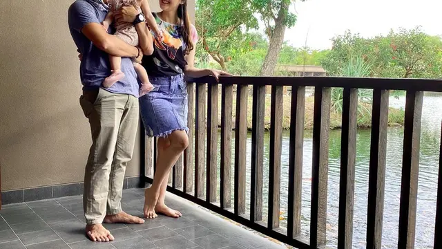 Istri Hamil 4 Bulan Ini 7 Momen Liburan Eza Gionino dan Keluarga Ke Yogyakarta