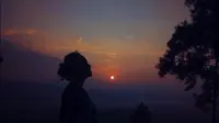 Berkemah di Guak Lago, Menikmati Semburat Mentari Pagi dari Negeri di Atas Awan