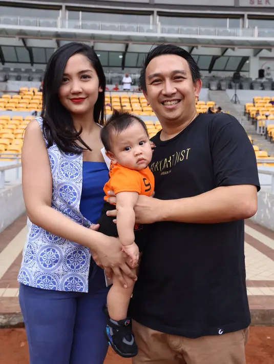 "Sekarang basket belum. Susah ngilangin. Belum bisa buat ninggalin. Tapi olahraga yang dianjurkan treadmil atau berenang," kata pemain film Pokun Roxy. (Andy Masela/Bintang.com)