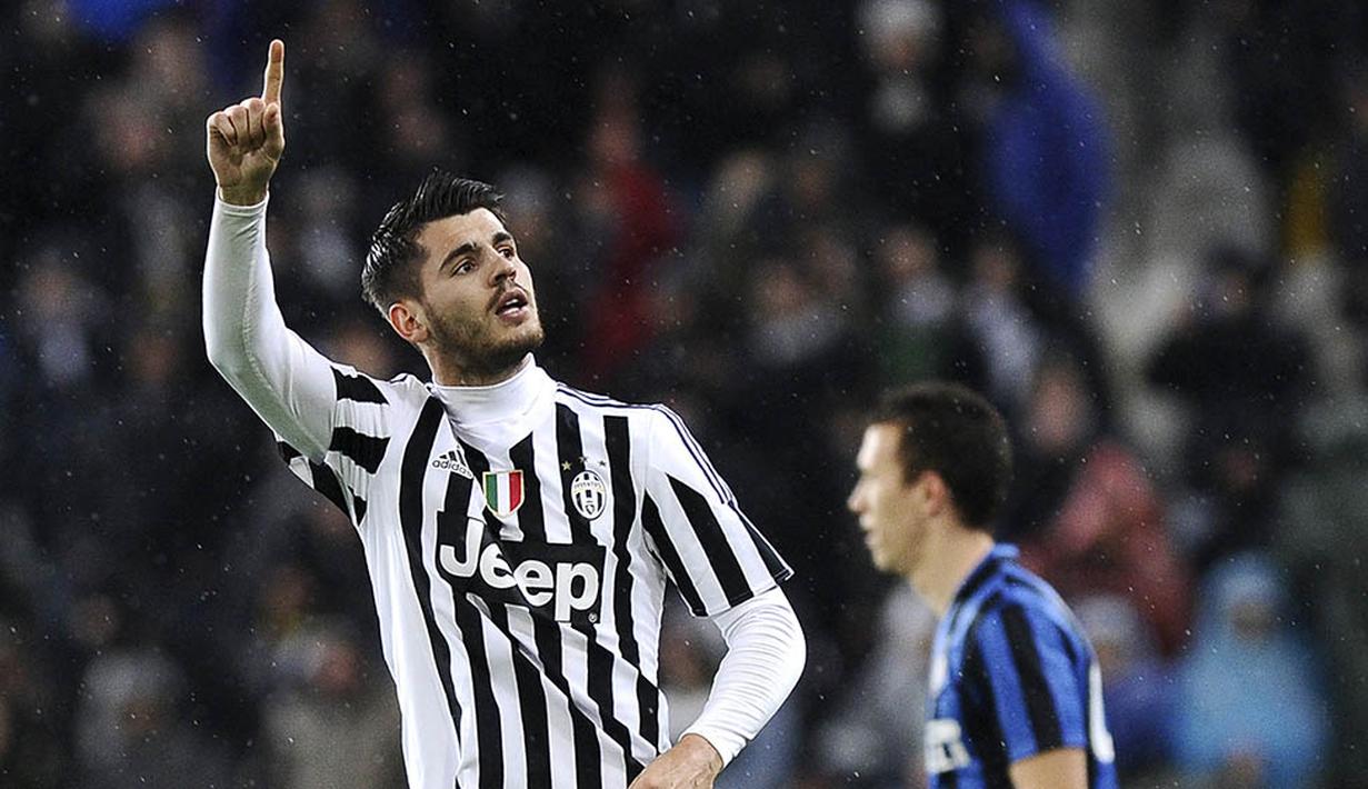 Penyerang Juventus, Alvaro Morata, merayakan gol yang dicetaknya ke gawang Inter Milan. Sedangkan gol kedua tercipta melalui eksekusi penalti pada menit ke-84. (Reuters/Giorgio Perottino)