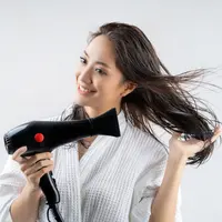 Kesalahan yang Sering Dilakukan Saat Mengeringkan Rambut / copyright shutterstock