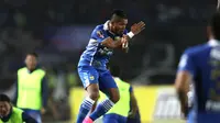 Ekspresi pemain Persib, Zulham Malik Zamrun, setelah mencetak gol kedua Persib ke gawang Pusamania Borneo FC dalam laga leg kedua perempatfinal Piala Presiden 2015 di Stadion Si Jalak Harupat, Bandung, Sabtu (26/9/2015). (Bola.com/Arief Bagus)