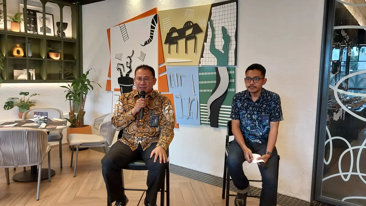 Direktur Bisnis Strategis Jasindo Syah Amondaris saat berbincang dengan wartawan