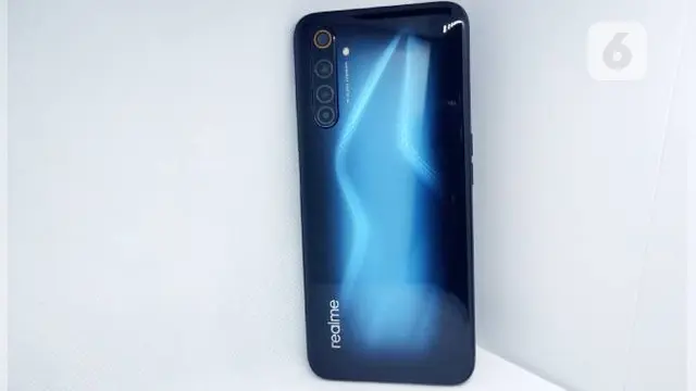 Tampilan belakang bodi Realme 6 Pro. Liputan6.com/Iskandar