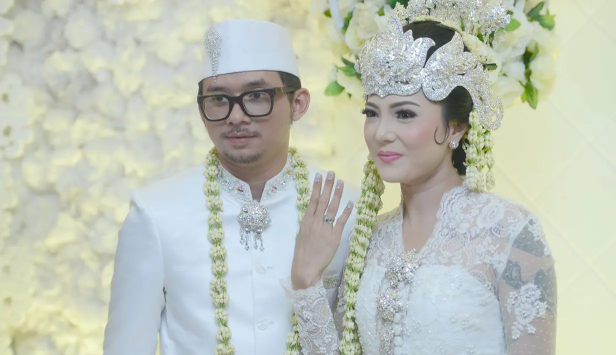 Meski kini sudah resmi menikah, Poppy Sovia mengaku belum mau merubah gaya penampilannya. Baginya yang terpenting sang suami suka dengan apa yang dilakukannya. (Bayu Herdianto/KapanLagi.com)