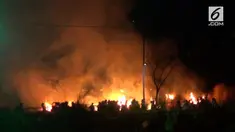 Persebaya mengalami kekalahan dalam pertandingan melawan Persib Bandung. Para pendukungnya (Bonek) malah ricuh dengan polisi karena tidak bisa masuk ke dalam stadion.