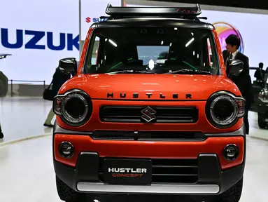 Mobil konsep Suzuki Hustler dipamerkan dalam Tokyo Motor Show di Tokyo, Jepang, Jumat (25/10/2019). (TRIBALLEAU CHARLY/AFP)