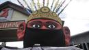 Ondel-ondel mengenakan masker terlihat di permukiman RT 12 RW 14, Cipinang Besar Utara, Jakarta, Kamis (16/4/2020). Warga setempat secara swadaya membuat ondel-ondel mengenakan masker sebagai upaya mengajak masyarakat untuk melindungi diri dari penyebaran Covid-19. (merdeka.com/Iqbal S. Nugroho)