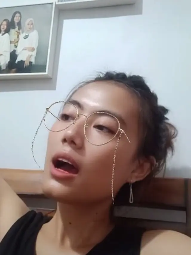 7 Potret Seleb TikTok Resta Adikatia yang Viral Mirip Agnez Mo