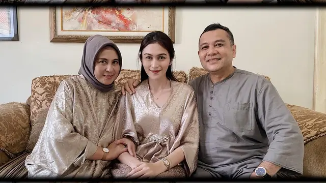 6 Potret Kedekatan Denira Wiraguna Pemeran 'Iblis Dalam Kandungan' dengan Ibunda