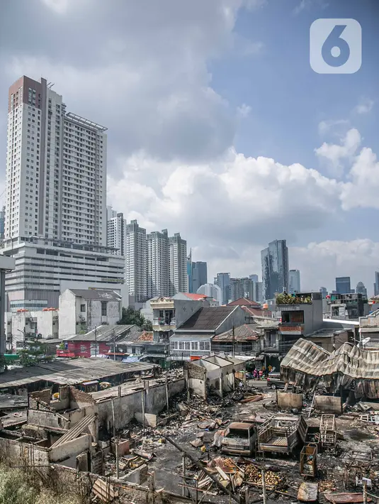 Suasana Pasar Kambing usai terbakar di Jalan Sabeni RT 1 RW 12, Kebon Melati, Tanah Abang, Jakarta, Jumat (9/4/2021). Tak ada korban jiwa atau luka akibat musibah tersebut. (Liputan6.com/Faizal Fanani)