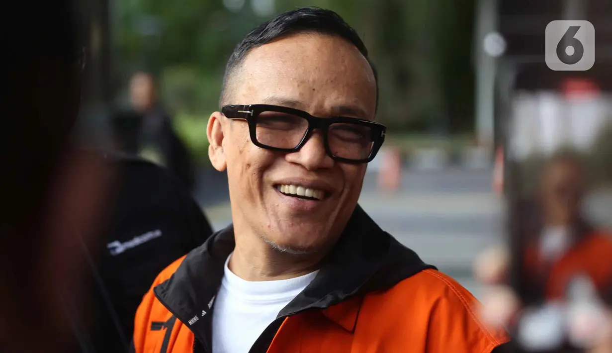 Mantan Wakil Menteri Ketenagakerjaan, Immanuel Ebenezer Gerungan (Noel) usai menjalani pemeriksaan lanjutan di gedung Merah Putih Komisi Pemberantasan Korupsi (KPK), Jakarta, Selasa (25/11/2025). (Liputan6.com/Helmi Fithriansyah)