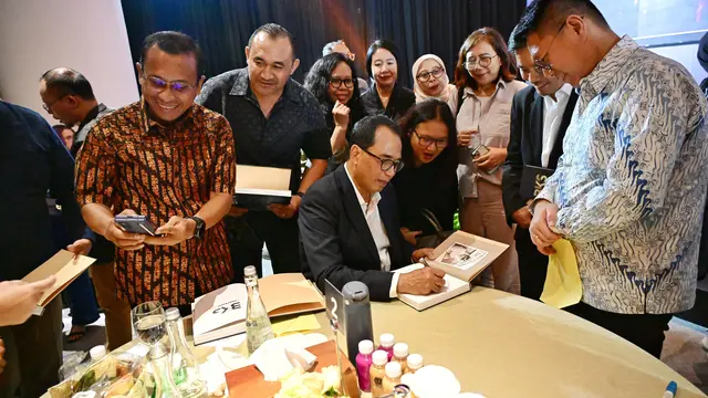Menteri Perhubungan Budi Karya Sumadi merilis buku biografi tentang perjalanan hidupnya.