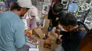 Harga yang relatif terjangkau dan banyaknya pilihan menjadikan Pasar Gembrong, Jakarta sebagai lokasi favorit untuk berburu mainan anak. (Liputan6.com/Herman Zakharia)