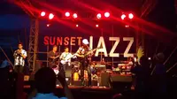 Karimunjawa Sunset Jazz digelar di dermaga wisata Pulau Karimunjawa dan menghadirkan musisi Jazz Mancanegara.