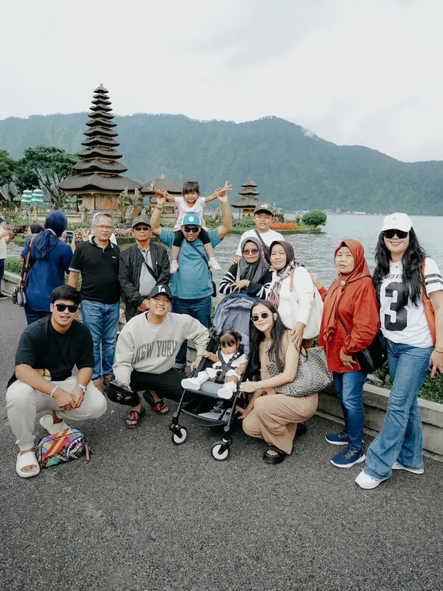 Potret Denny Caknan Ajak Keluarga Liburan ke Bali, Pose Dek Cunda Bikin Gemas Netizen (credit: instagram/denny_caknan)