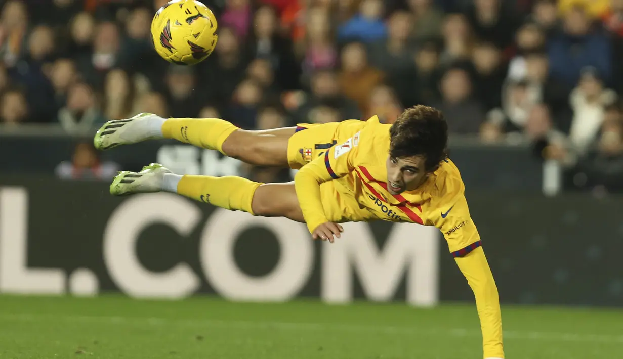 Barca memecah kebuntuan pada menit ke-55 melalui aksi Joao Felix.  (AP Photo/Alberto Saiz)