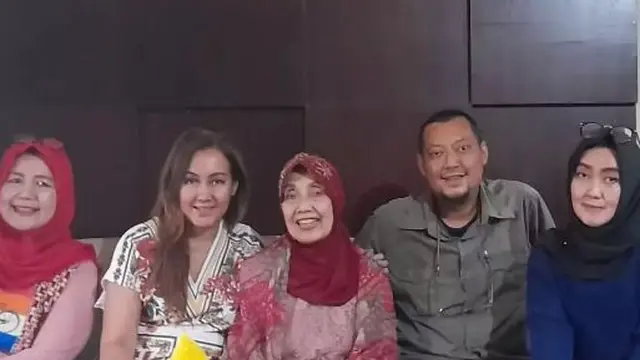 6 Potret Kenangan Nani Wijaya dan Keluarga, Meninggal di Usia 78 Tahun