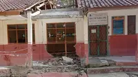 Tangkap layar foto ruang Kelas SDN 3 Bungbulang, Garut, Jawa Barat yang mengalami kerusakan akibat dampak gerakan tanah tidak digunakan. (sumber foto: Badan Geologi)