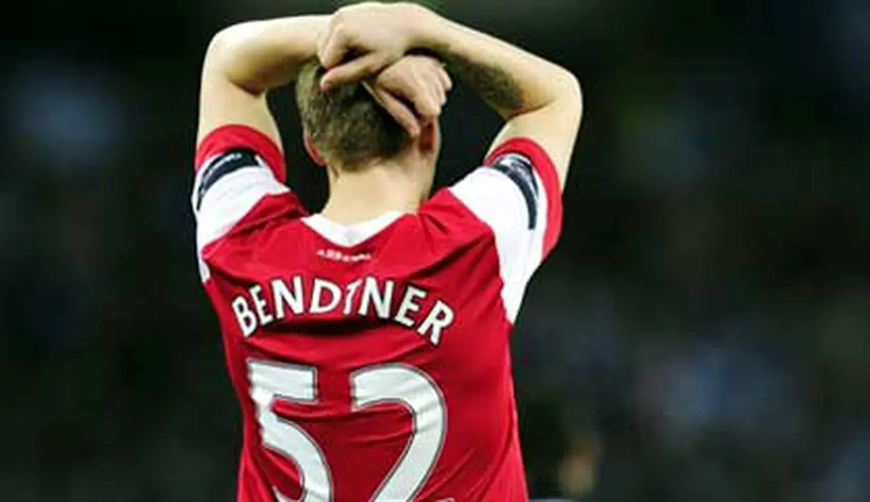 Kekecewaan striker Arsenal asal Denmark Nicklas Bendtner usai laga final Carling Cup lawan Birmingham City di Wembley Stadium, 27 Februari 2011. Arsenal kalah 1-2. AFP PHOTO / GLYN KIRK