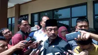 Bupati Cirebon Sunjaya Purwadisastra mengklaim tindakannya melakukan mutasi terhadap Sekda Yayat Ruhyat sudah sesuai koridor. Foto: (Panji Prayitno/Liputan6.com)