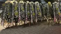Karangan bunga dukacita, protes terhadap Seunghan (@daaaay000/X via Koreaboo).