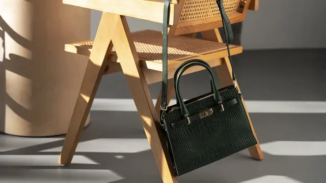 Ilustrasi Tas Simple