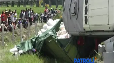 Bus tabrak truk di Tol Transjawa hingga merenggut nyawa tiga orang penumpang bus.