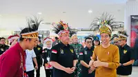 Presiden Jokowi mendukung pengembangan Containder,  aplikasi pengelolaan sampah karya anak muda Papua. Hal ini disampaikan saat Jokowi meresmikan Papua Youth Creative Hub pada Selasa 21 Maret 2023. (Foto: Istimewa)