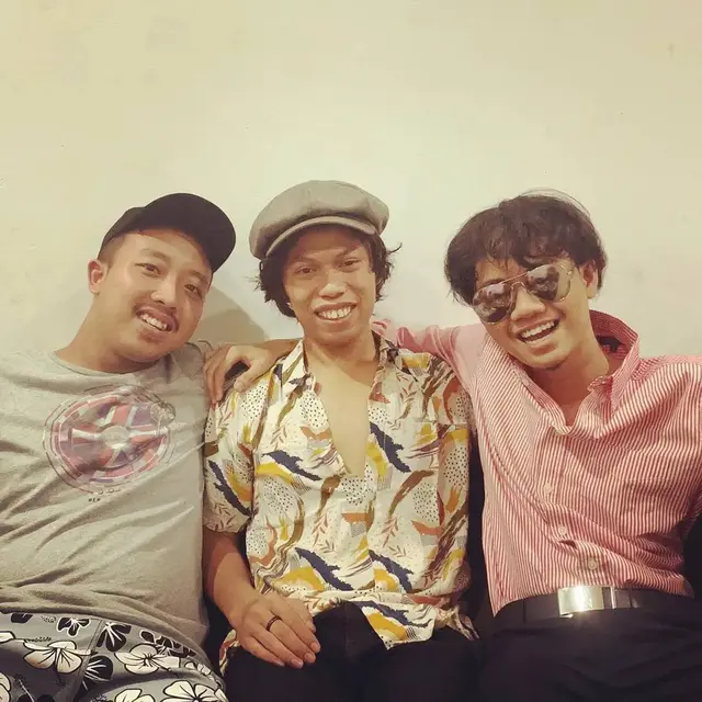 6 Potret 3 Pemuda Mirip Dono Kasino Indro, Bak Pinang Dibelah Dua