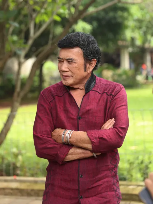 "Pengen berbuat baik di ujung usia, saya udah 17 tahun, pengen berbuat lebih buat agama bangsa dan negara. Dengan bakat, inilah yang ingin saya optimalkan," tutur Rhoma yang bercanda mengenai usianya. (Nurwahyunan/Bintang.com)