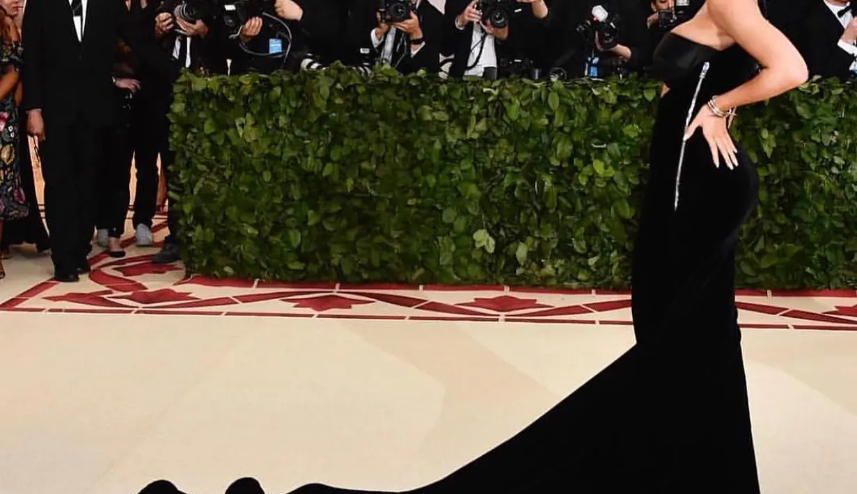 "Bagaimana Kylie Jenner mendapatkan plester yang cocok dengan warna kulitnya?" tanya seorang netizen untuk misteri yang tak terjawab itu. (instagram/kyliejenner)