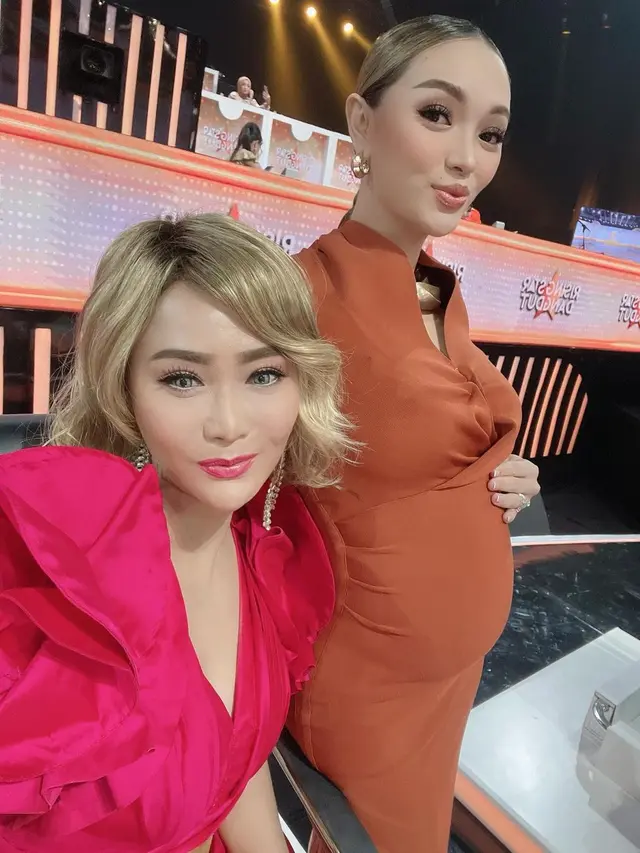 Baby bump Zaskia Gotik yang hamil anak kedua (Foto: Instagram @inul.d)