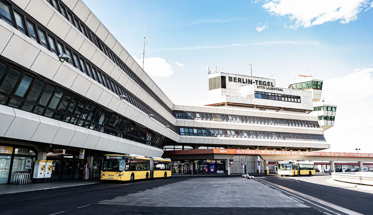 Suasana Bandara Tegel di Berlin, ibu kota Jerman (20/5/2020). Bandara Tegel, bandara terbesar di ibu kota Jerman tersebut, diberi izin untuk tutup mulai 15 Juni mendatang akibat rendahnya arus penumpang yang dipicu oleh pandemi COVID-19. (Xinhua/Binh Truong)