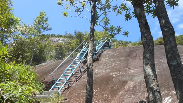 Tangga untuk mendaki Gunung Kelam atau Bukit Kelam di Kalimantan.