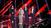Telkomsel juga memberikan penghargaan Lifetime Achievement kepada Yovie Widianto atas kontribusi berkelanjutan dalam industri kreatif digital di Indonesia yang telah menginspirasi masyarakat luas. (Foto: Telkomsel)