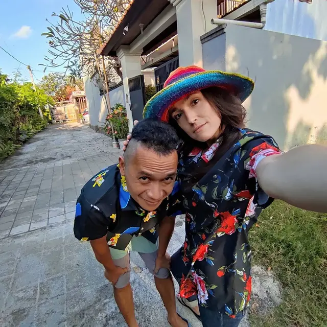 6 Potret Terbaru YouTuber Sacha Stevenson, Boyong Keluarga ke Kanada
