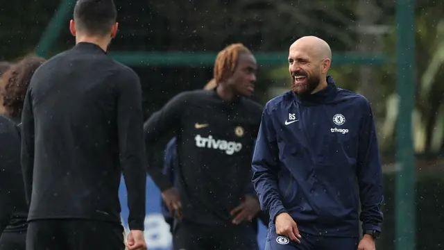 Foto: Ini Dia Sosok Manajer Sementara Chelsea, Kepala Plontosnya Mengingatkan Akan Mendiang Gianluca Vialli