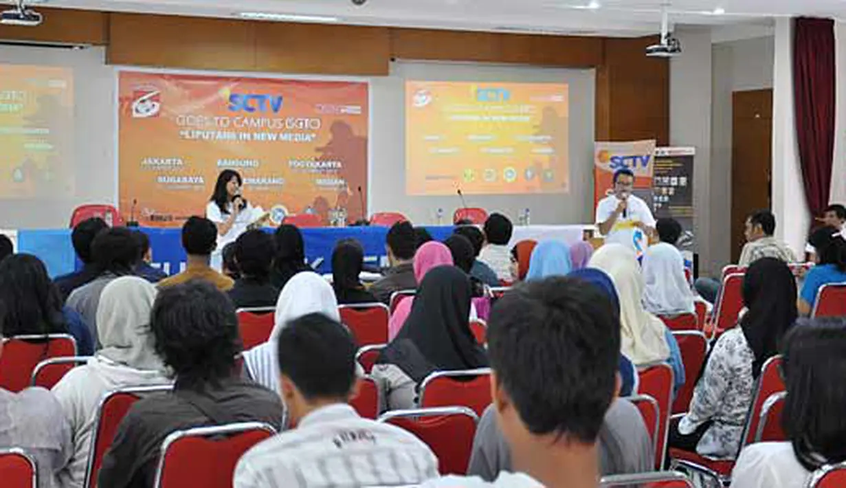 Ratusan mahasiswa mengikuti acara pembukaan Sctv Goes to Campus di Kampus Fisipol Universitas Yogyakarta (15/3).(Foto: Achmad Nur)