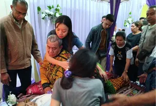 Suasana duka menyelimuti keluarga dokter Icha di Kupang, NTT (Liputan6.com/Ola Keda)