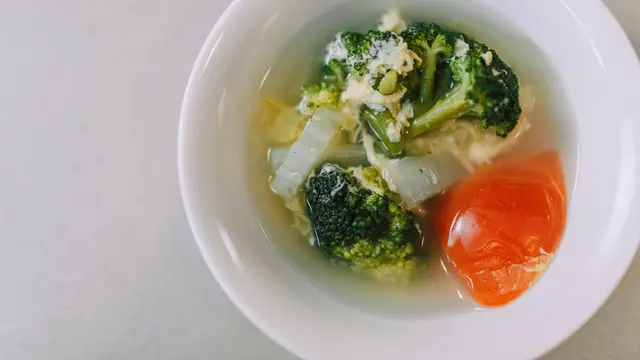 Ingin Mencoba Comfort Food yang Lebih Sehat? Ini Resep Sup Sayur Rendah Natrium yang Ringan