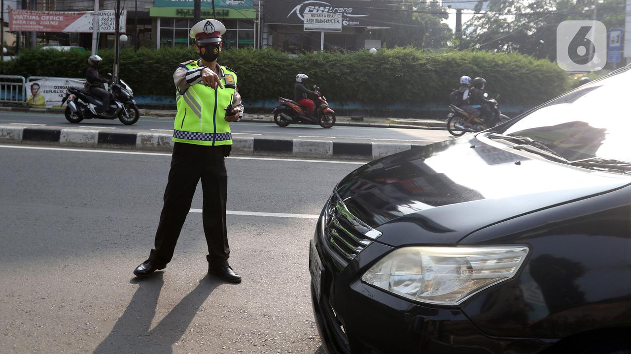 FOTO: PPKM Level 2, Sistem Ganjil Genap di Jakarta Diperluas