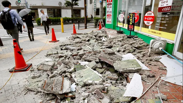 Dampak Kerusakan Akibat Gempa 6,1 SR di Osaka