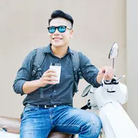 ilustrasi pria&nbsp;minum kopi/Dragon Images/Shutetrstock