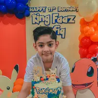 Fairuz A Rafiq menuliskan pesan haru untuk putranya yang genap 11 tahun. Bersama suami dan tim, Fairuz juga memberikan kejutan pada waktu sahur.  Berikut beberapa potret ulang tahun King Faaz Rafiq  ke-11. [Instagram/fairuzarafiq]